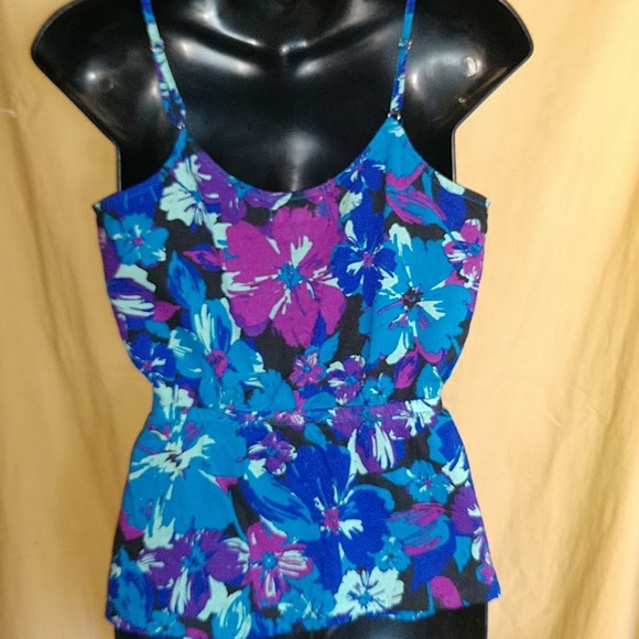 🛍️Button up flower tank - Picture 4 of 5
